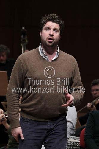 Belgische Dirigent René Jacobs leitet das Freiburger Barockorchester in der Philharmonie Köln (© Thomas Brill)